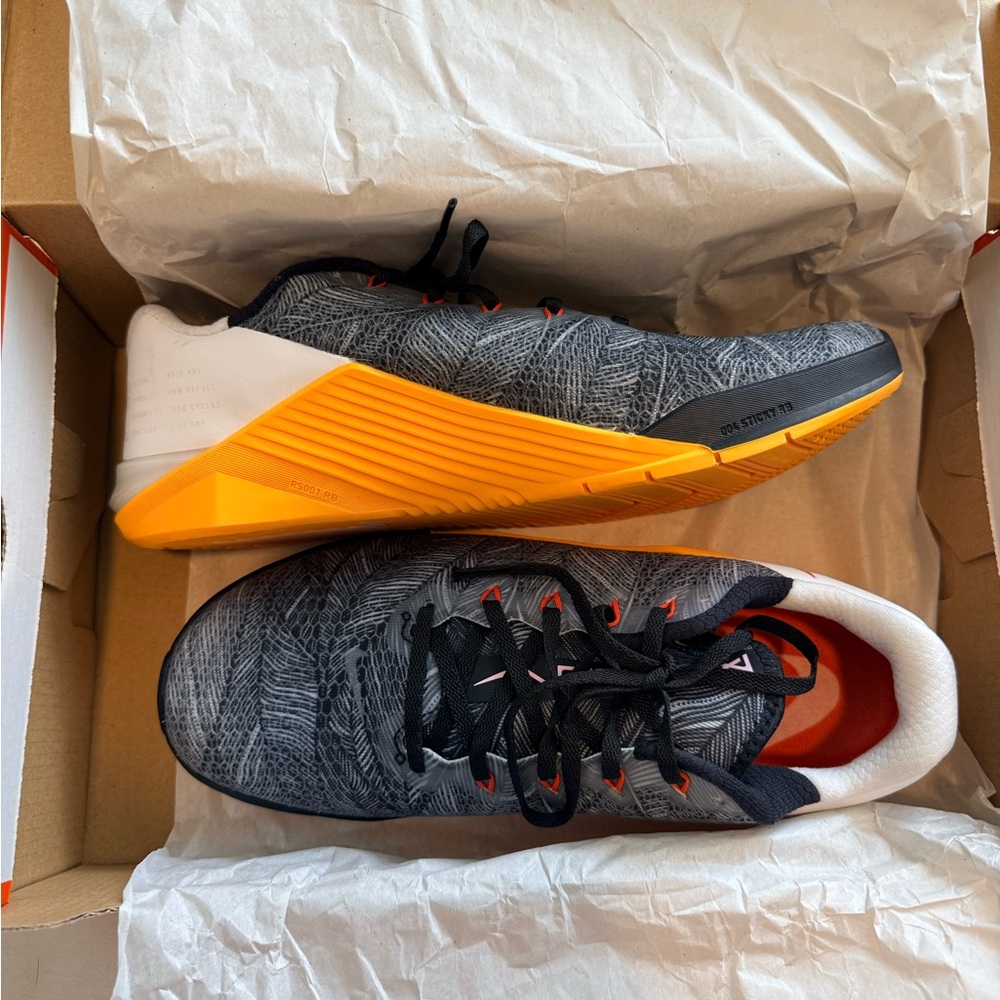 NWOB Nike Metcon 5 Training Shoes | Wolf Grey & Laser Orange Size 9 Women’s